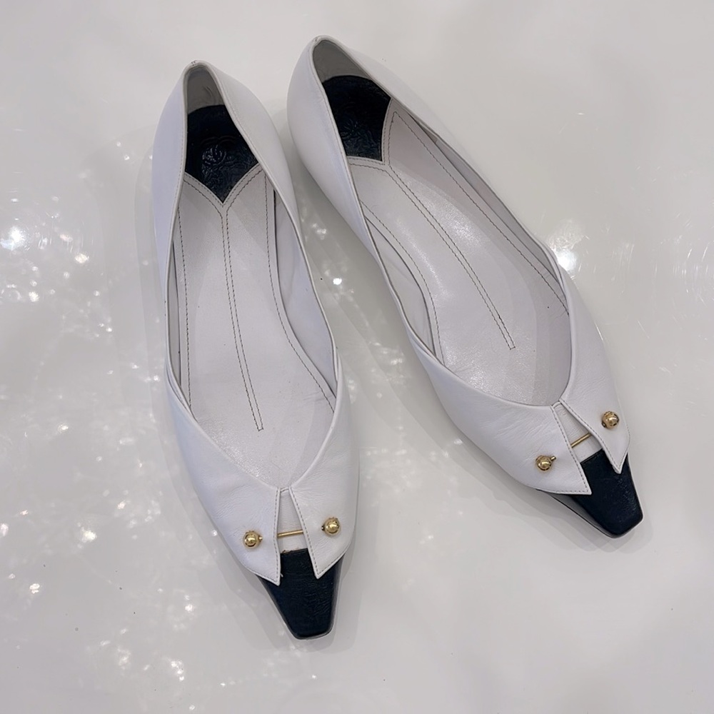Pre-loved Chanel Flats size 39